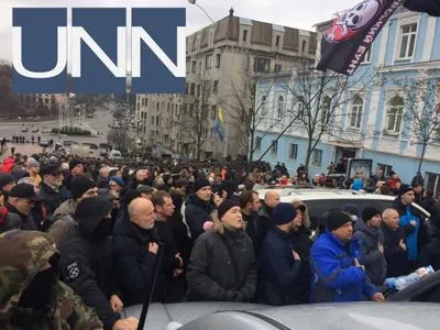 Полиция задержала 5 человек, которые препятствовали правоохранителям в вывозе Саакашвили