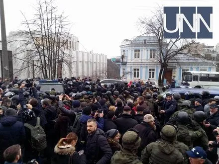 Полиция задержала мужчину, который угрожал самосожжением возле дома Саакашвили
