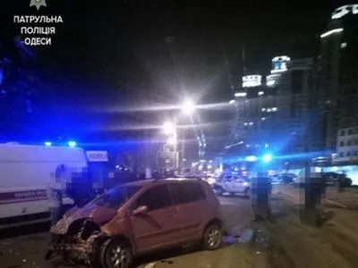 В результате ночного ДТП в Одессе погиб один человек, еще двое госпитализированы