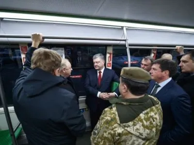Порошенко проехался по Львову на первом в Украине электробусе