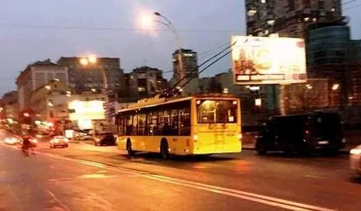 На столичной Троещине произошла массовая драка в троллейбусе