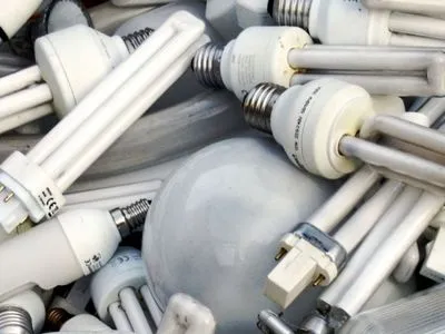 Більшість українців викидають батарейки та ртутні лампи на смітник - дослідження