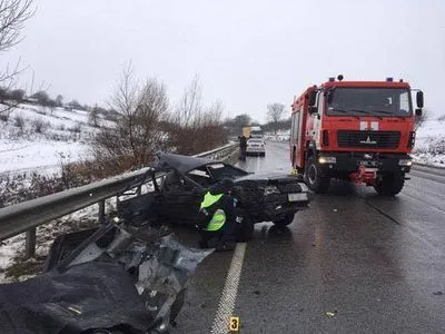 В результате ДТП в Ровенской области загорелся автомобиль, водитель погиб