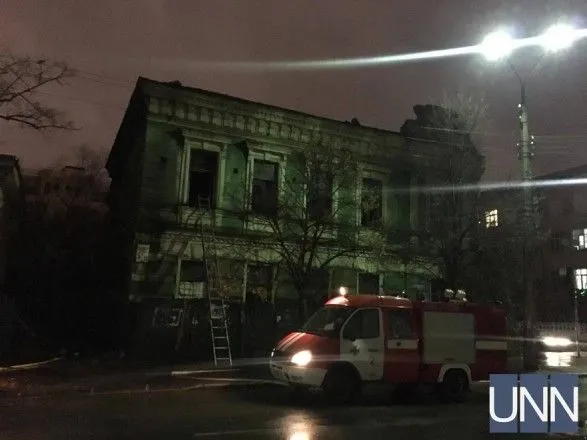 Масштабну пожежу у центрі Києва загасили, підозрюють підпал