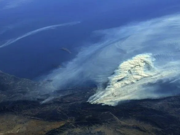 В NASA показали вид лесных пожаров в США из космоса