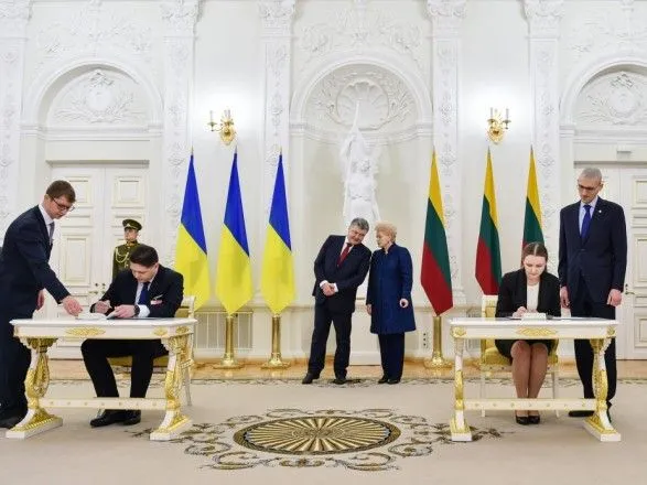 Украина позаимствует опыт Литвы в приобретении энергонезависимости - Порошенко