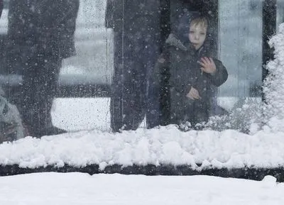 Британию засыпает снегом: аэропорты Лондона отменяют и задерживают рейсы