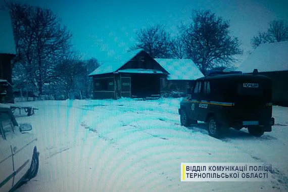 cholovik-u-ternopilskiy-oblasti-vikrav-traktor-i-pochistiv-dorogi-vid-snigu