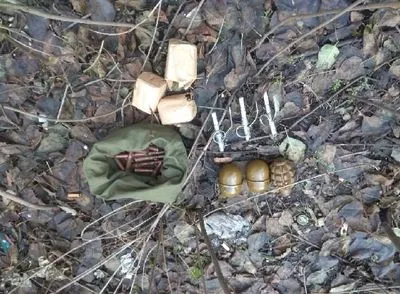 В Киеве возле многоэтажки нашли боеприпасы