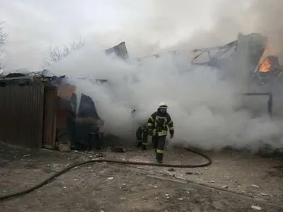На Русановских садах в Киеве возник масштабный пожар