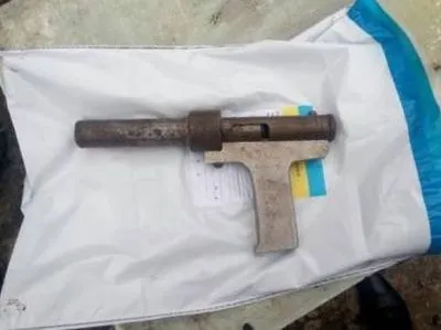 Мальчик в Днепропетровской области нашел оружие и случайно убил сестру