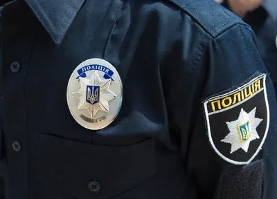 В Киеве объявили в розыск подозреваемого в грабежах на вокзале полицейского