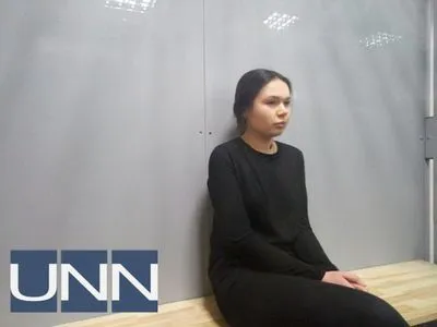 Олену Зайцеву доставили в залу суду