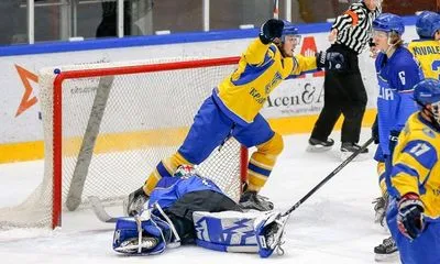 Молодежная сборная Украины одержала первую победу на ЧМ по хоккею