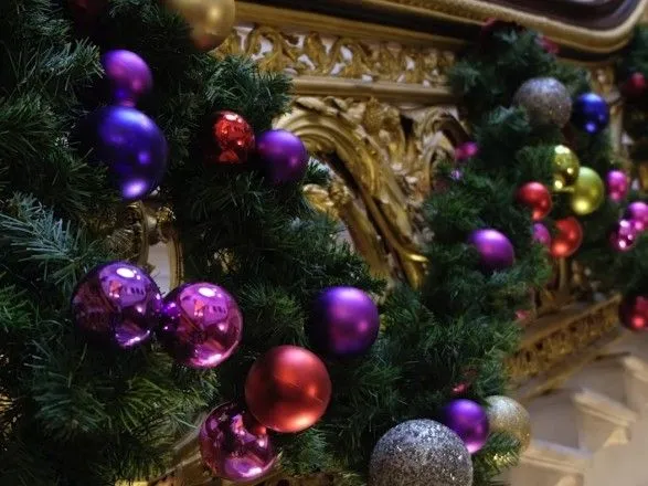 Букингемский дворец прибрали к новогодним праздникам