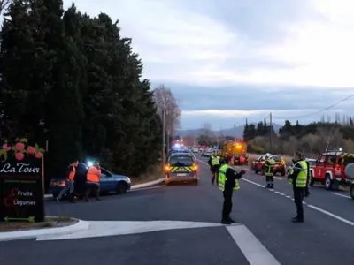 Поїзд зіштовхнувся із шкільним автобусом у Франції, є жертви