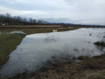 Из-за осадков на Закарпатье затопило два местные автодороги