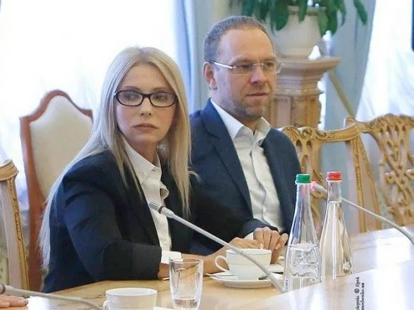 Суд відмовився притягувати до адмінвідповідальності Тимошенко та Власенка за перетин кордону