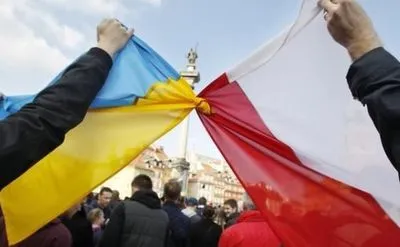 Варшава назвала важливою заяву Порошенка про розблокування ексгумацій