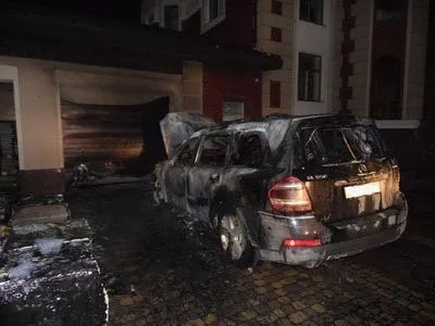 В Ровно сожгли внедорожник депутата, подозреваемого в сокрытии смерти рабочего