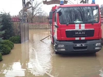 Количество эвакуированных лиц и подтопленных дворов увеличилось на Закарпатье