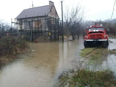 Через паводок на Закарпатті евакуювали майже півтори сотні людей