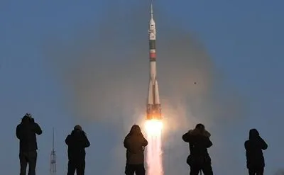 Ракета-носитель "Союз" с экипажем запустили на МКС