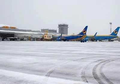 В аеропорту "Бориспіль" розповіли про ситуацію з рейсами під час снігопаду