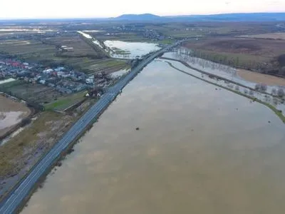 Уровень воды на двух реках Закарпатья достиг исторического максимума