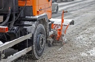 На расчистку дорог в Киеве отправили 450 снегоуборочных машин
