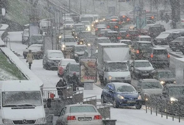 Из-за непогоды во всех районах Киева возникли пробки