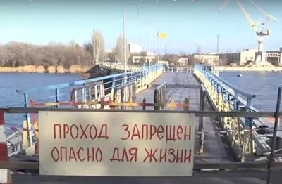 Мост, который в Николаеве оторвался от берега, уже починили