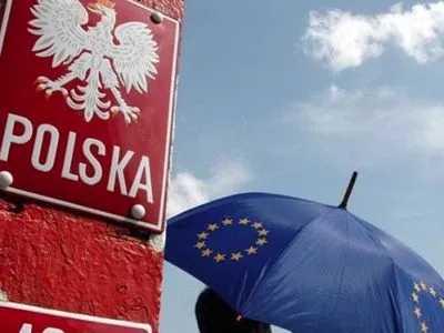 Еврокомиссия запустила процедуру против Польши из-за нарушения верховенства закона