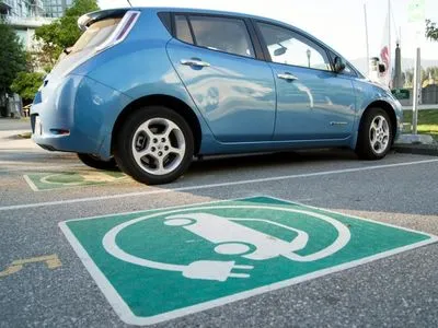 Для електрокарів пропонують виділити 10-відсоткову квоту паркомісць