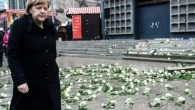 Канцлер Германии признала ошибки на годовщину терактов