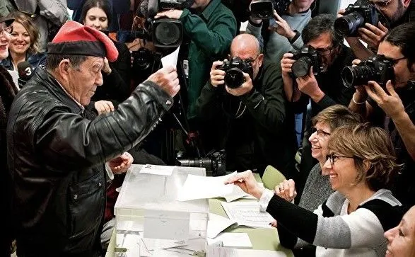 Сторонники независимости Каталонии получают большинство мест в парламенте