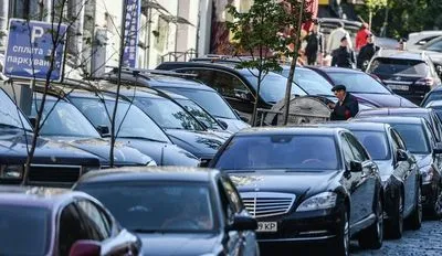 Київ хоче заробляти на міських парковках 25 млн на рік