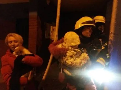 После пожара в киевской многоэтажке госпитализировали троих детей