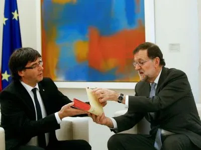 Іспанський прем’єр відмовився зустрітись з Пучдемоном поза межами держави