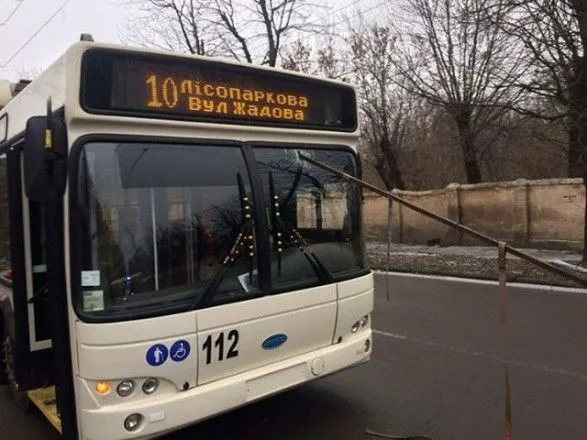 Металева конструкція пробила лобове скло тролейбуса у Кропивницькому