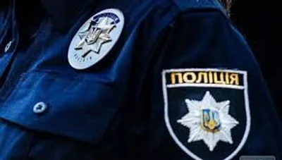 На Харківщині чоловік обстріляв поліцейський автомобіль, після чого укоротив собі віку