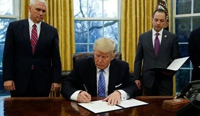 Подписав иммиграционный указ Трамп превысил полномочия