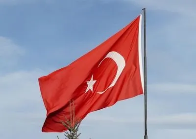 У Туреччині звільнили близько 3 тис. службовців через спробу держперевороту