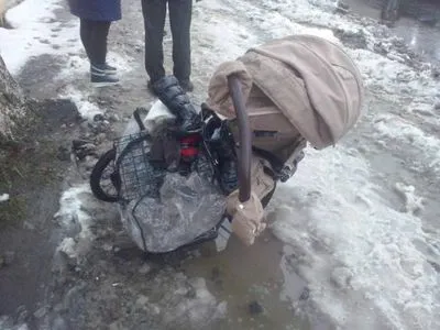 В Киевской области иностранцы сбили на тротуаре женщину с детской коляской