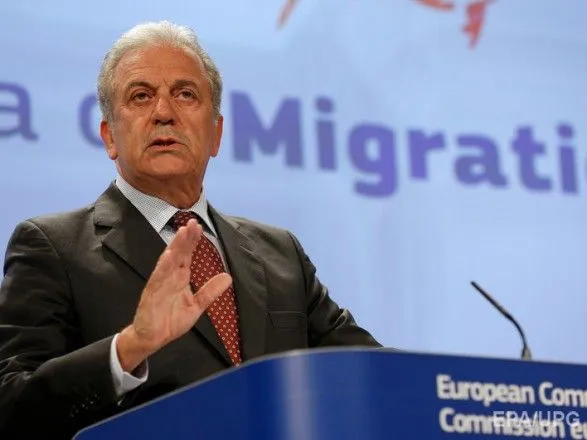 Еврокомиссар призвал как можно скорее решить вопрос миграционной политики ЕС
