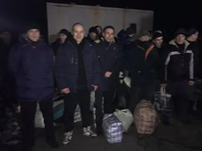 Порошенко на Донбасі зустрів звільнених українських заручників