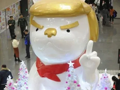 У Китаї встановили фігуру собаки із зачіскою Трампа