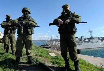 Украинские военные части в Крыму в 2014 году блокировали завезенные люди - свидетель
