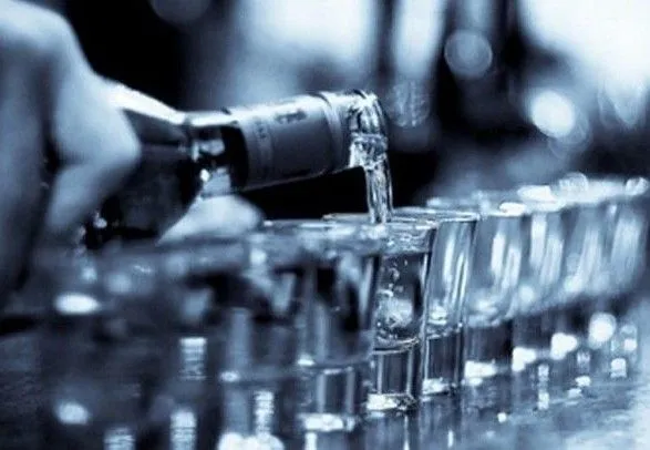 До зимових свят виробництво сурогатного алкоголю зростає на третину - Д.Снєгирьов