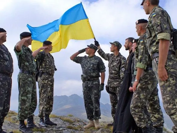 Україна має реінвестувати доходи у забезпечення підтримки війська - Прем'єр